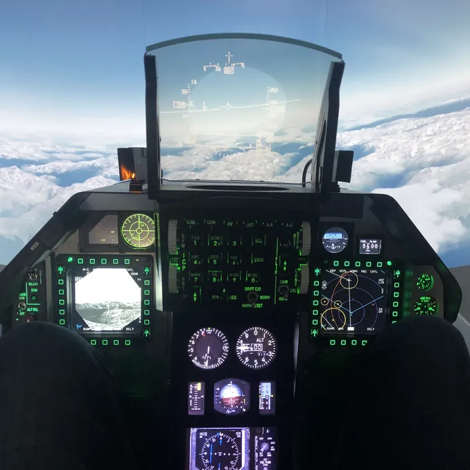 Virtuell F-16 pilot for en dag