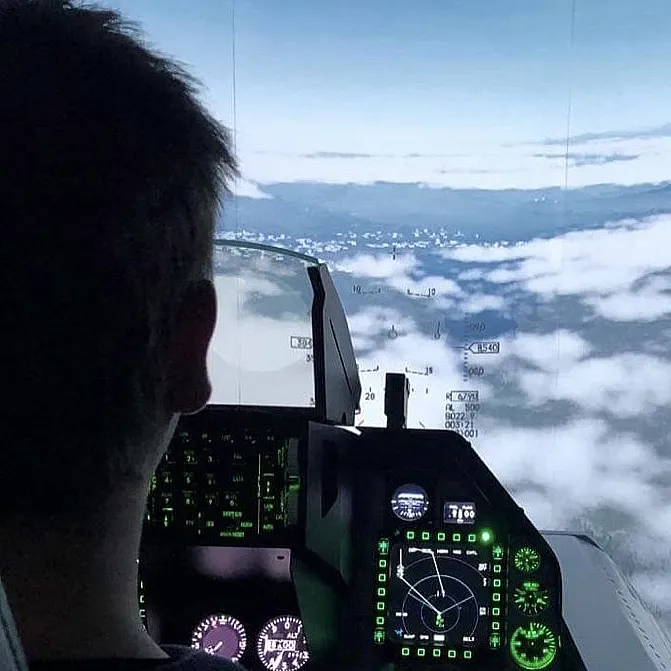 Virtuell F-16 pilot for en dag