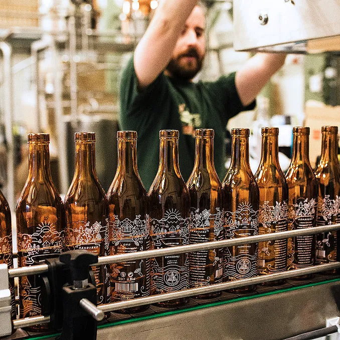 Destilleribesøk med brennevinsmaking