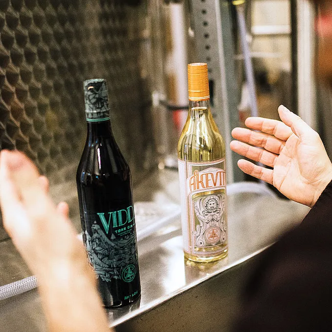 Destilleribesøk med brennevinsmaking