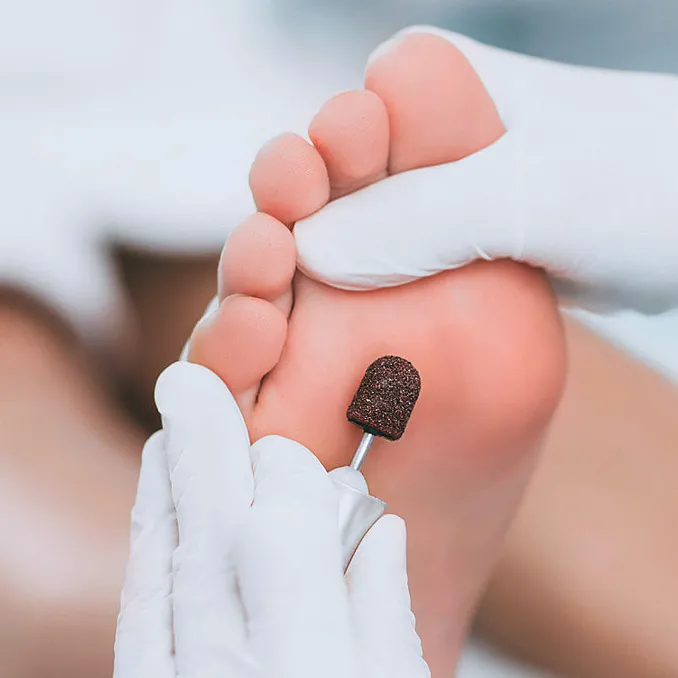 Pedikyr og fotmassasje