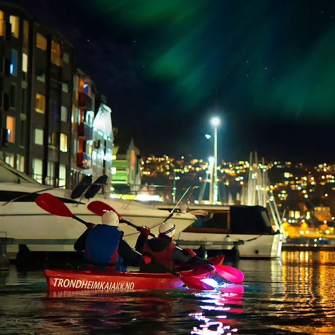 Glødende kajakktur langs Nidelven