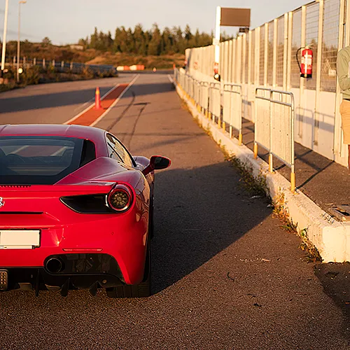 Kjør Ferrari på racerbane