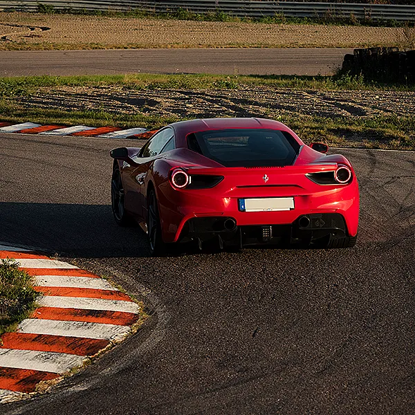 Kjør Ferrari på racerbane