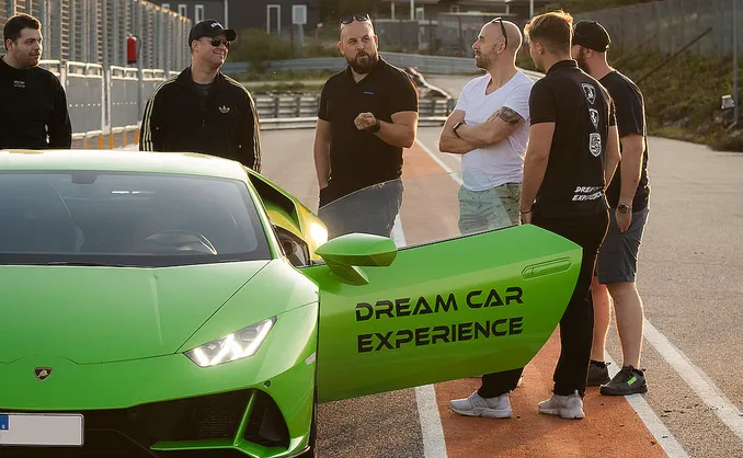 Kjør Lamborghini på racerbane