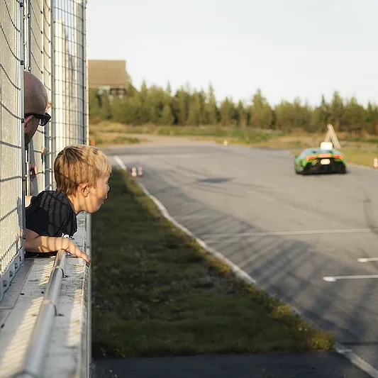 Kjør Lamborghini på racerbane