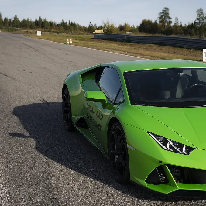 Kjør Lamborghini på racerbane