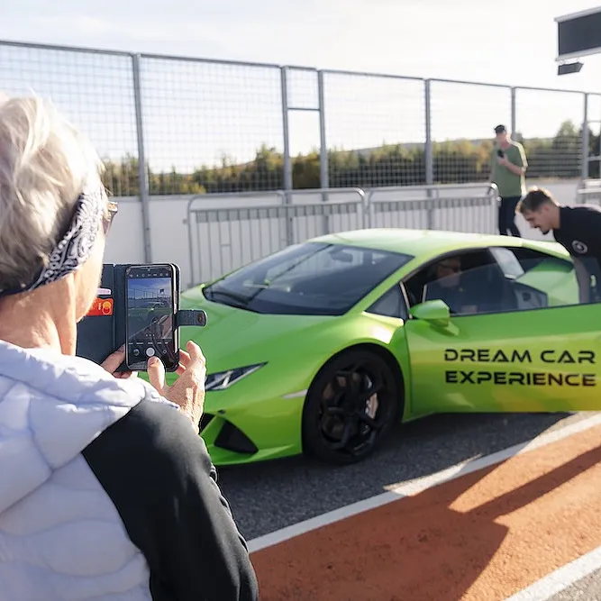 Kjør Lamborghini på racerbane