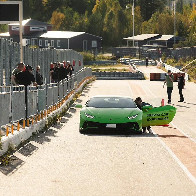 Kjør Lamborghini på racerbane