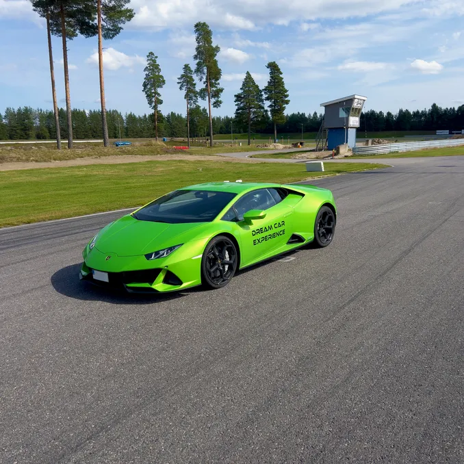 Kjør Lamborghini på racerbane