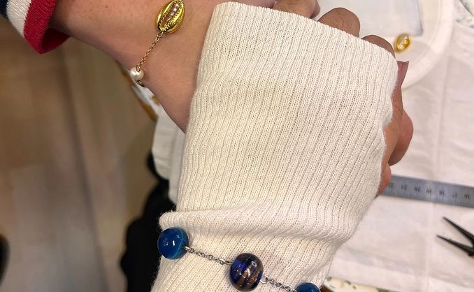 Lag eget smykke på smykkekafé