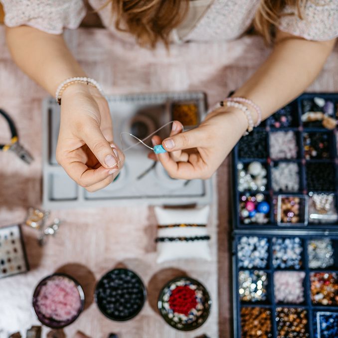 Smykkekurs i å lage egne smykker