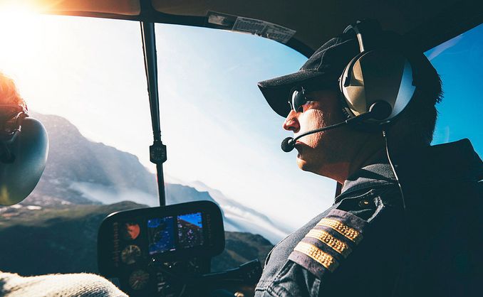 Helikopterleksjon og prøveflyging