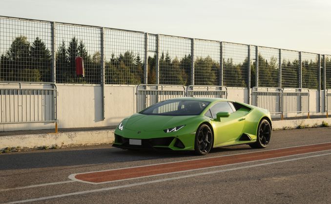 Kjør Lamborghini på racerbane