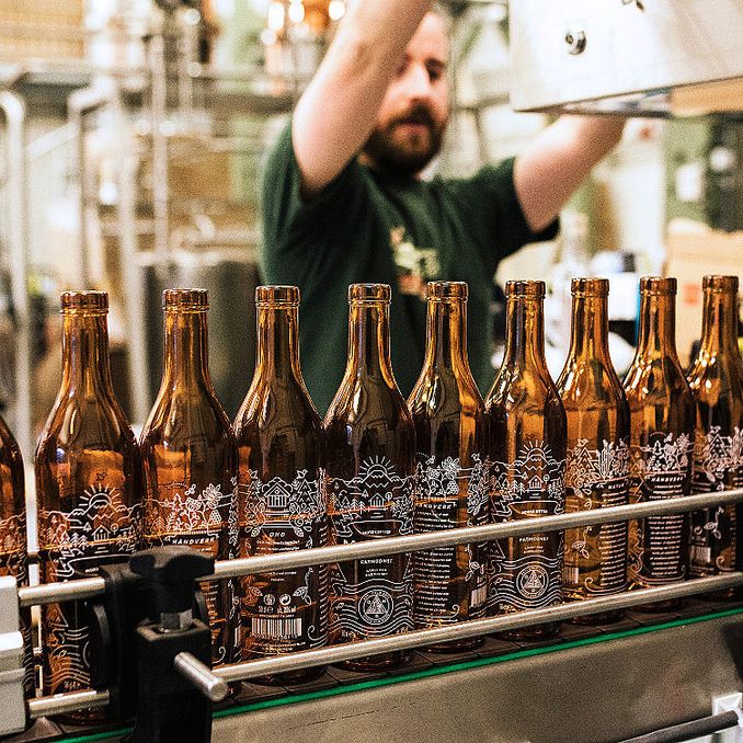 Destilleribesøk med brennevinsmaking