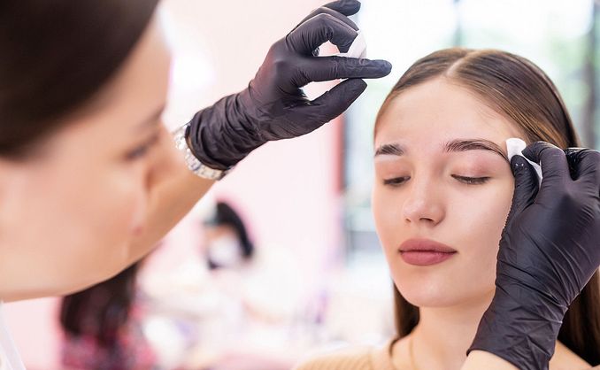 Farging av vipper og bryn