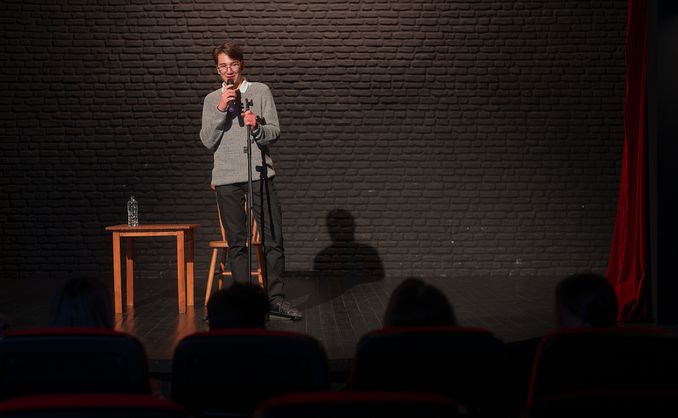 Stand Up-kveld for to